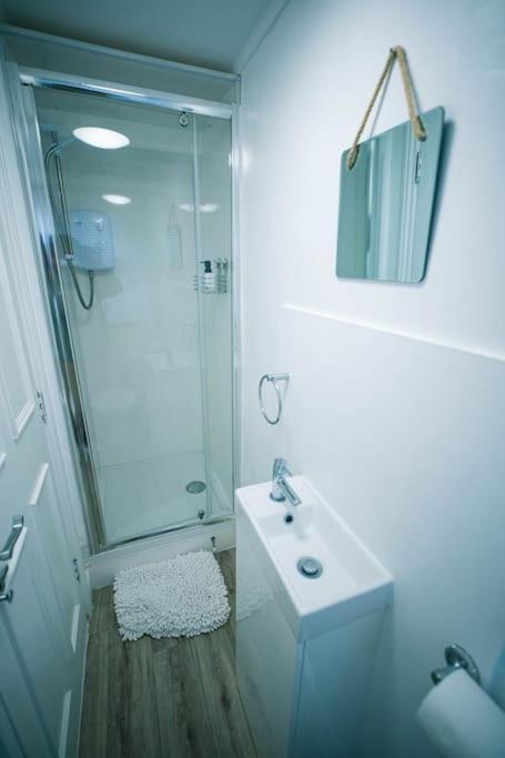 The Beach Suite - Top Floor With Easy Invest Lowestoft Extérieur photo