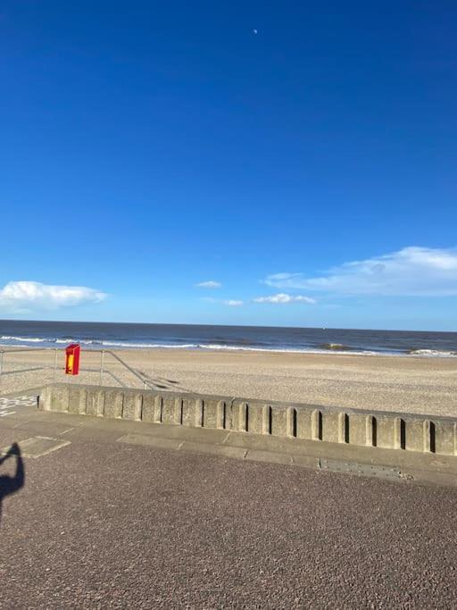 The Beach Suite - Top Floor With Easy Invest Lowestoft Extérieur photo